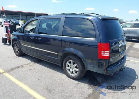 2010 Chrysler Town & Country Touring z USA, uszkodzony, nr VIN 2A4RR5DX5AR183396